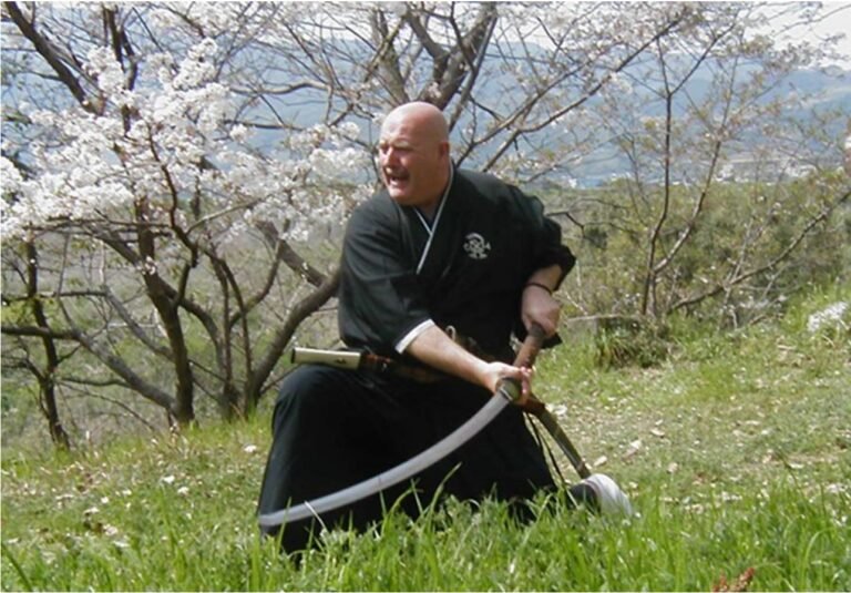 Shihan Colin Watkin practicing Kage Ryu Battojutsu 